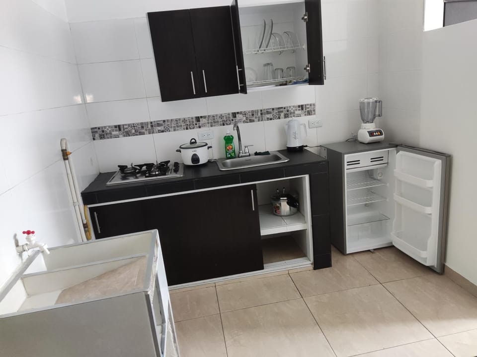 Kitchen or kitchenette, minibar