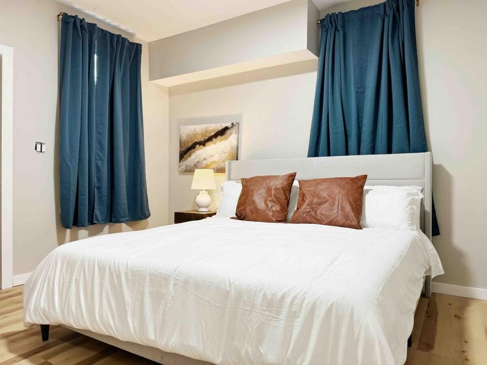 House of Color EVV Stylish Apartments Apartment in Evansville