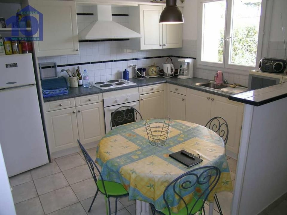 Villa 8 Pers avec Garage et Piscine à 450m de la Plage - FR-1-781-84 House in Occitanie