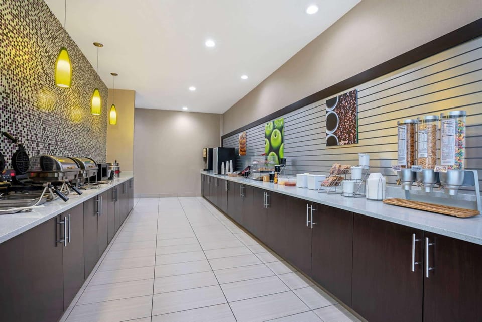 Restaurant/places to eat, Dining area, On site, Breakfast