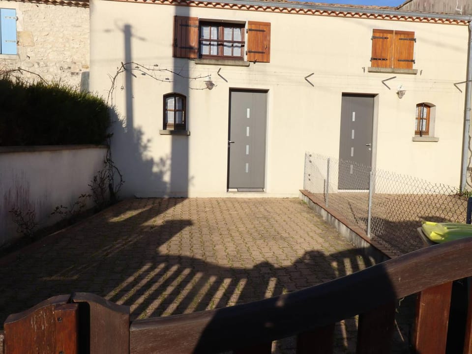 Maison rénovée 4 pers. avec jardin et PARKING - FR-1-738-34 House in Nouvelle-Aquitaine