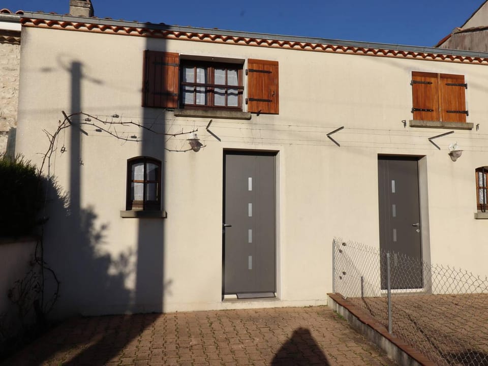 Maison rénovée 4 pers. avec jardin et PARKING - FR-1-738-34 House in Nouvelle-Aquitaine