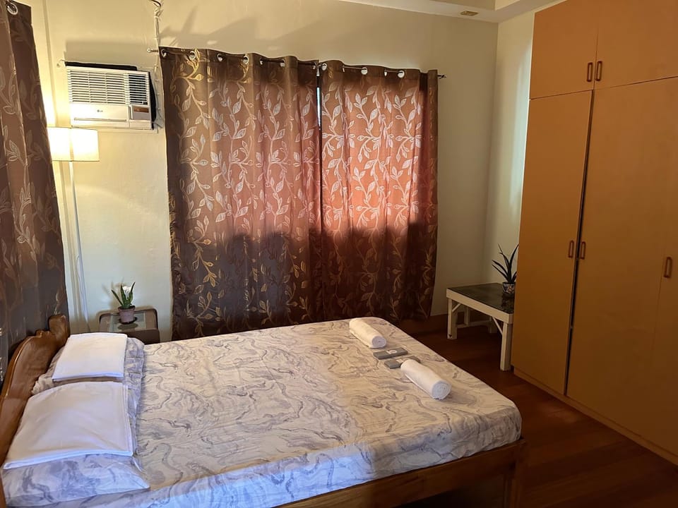 Bed, Photo of the whole room, Bedroom, towels, air conditioner