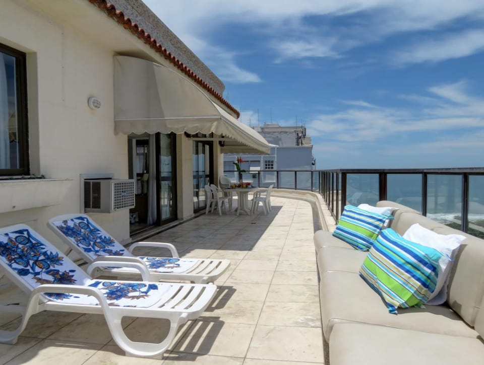 Sea view, Street view