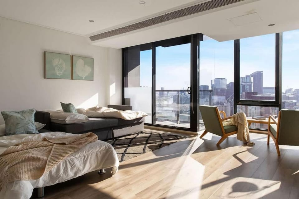 Spacious 3BR Near Crown Sleeps 10 Free Parking Apartment in Southbank