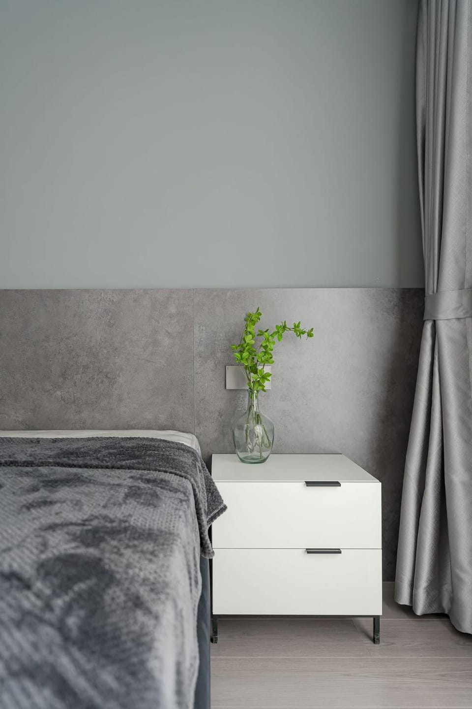 Bed, Living room, Photo of the whole room, Seating area, Bedroom