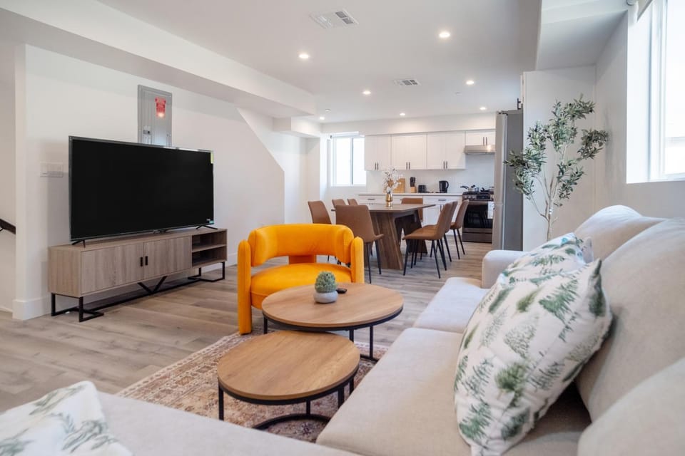 Communal lounge/ TV room