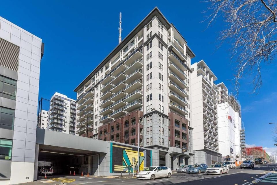Studio Steps from Sky City Apartment in Auckland
