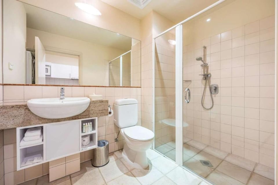 Studio Steps from Sky City Apartment in Auckland