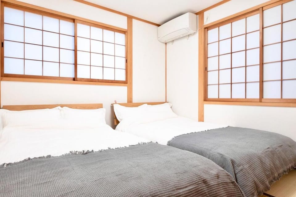 Bed, Photo of the whole room, Bedroom, air conditioner