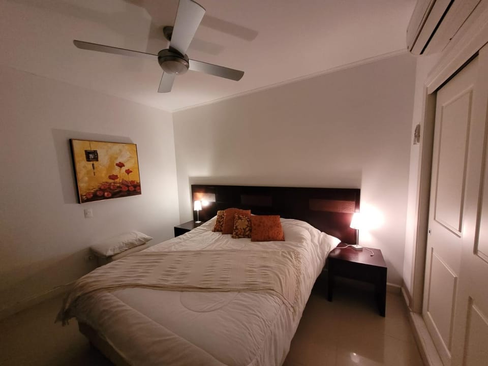 Bed, Photo of the whole room, Bedroom, air conditioner