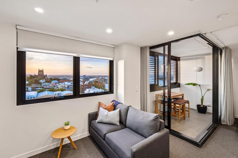 View (from property/room), Balcony/Terrace, Living room