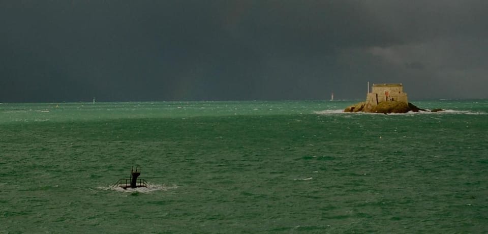 Appart COQUET Intra-Muros façade historique rez de chaussée terrasse Apartment in St-Malo