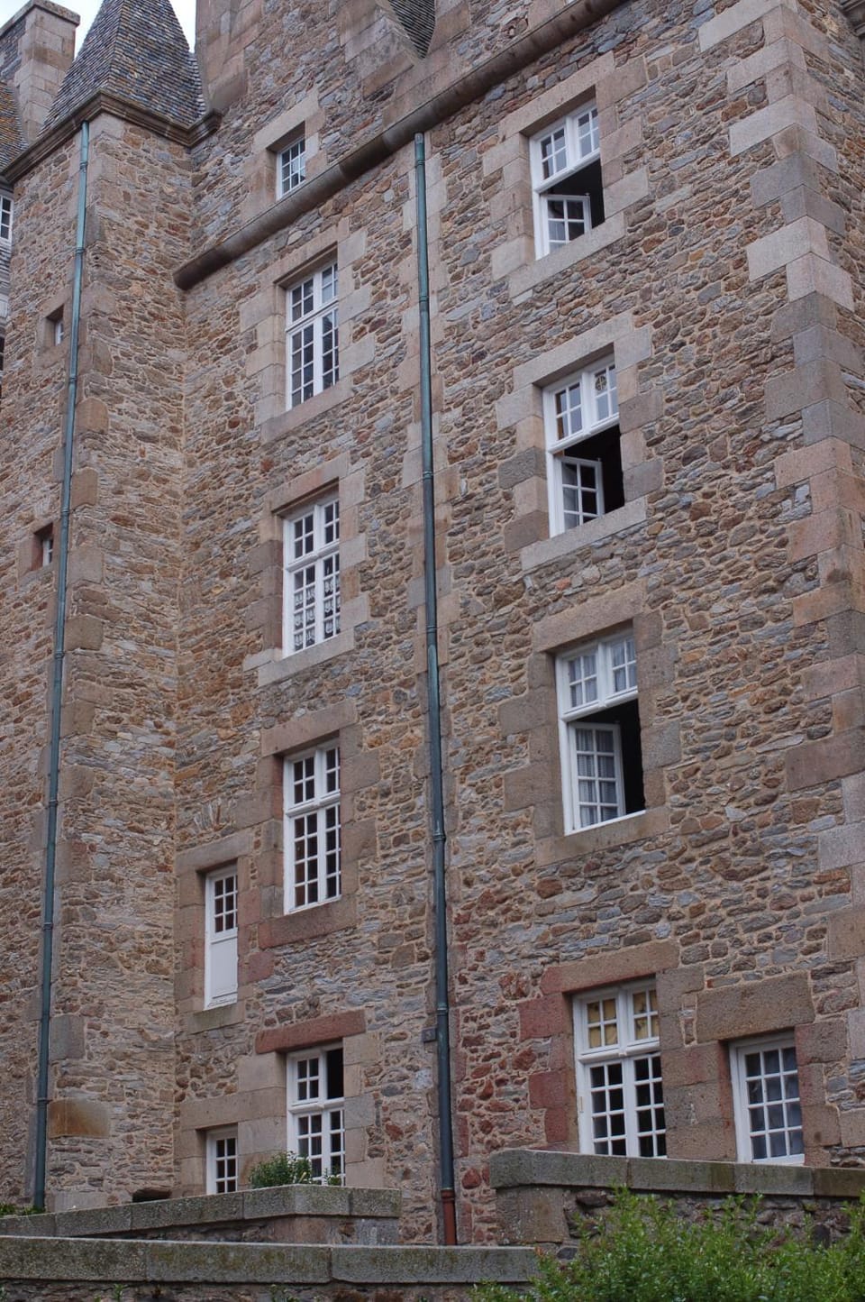 Appart COQUET Intra-Muros façade historique rez de chaussée terrasse Apartment in St-Malo