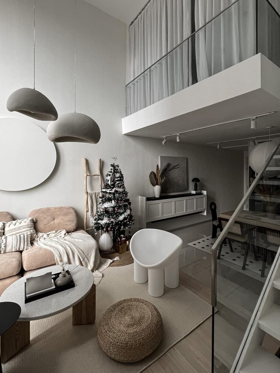 Bed, Living room, Seating area