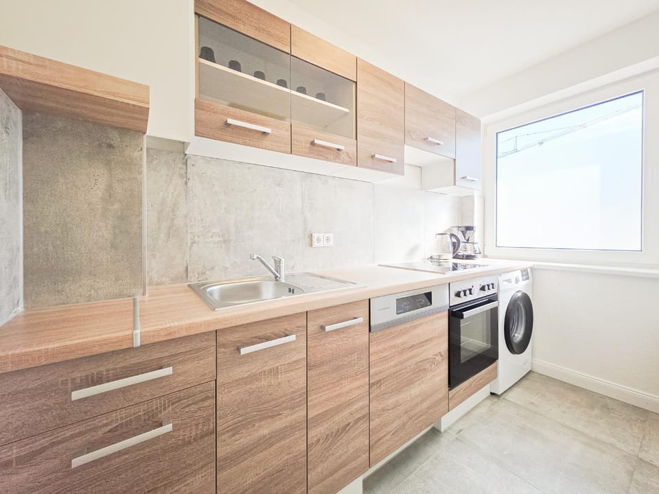 Coffee/tea facilities, dishwasher, stove, washing machine