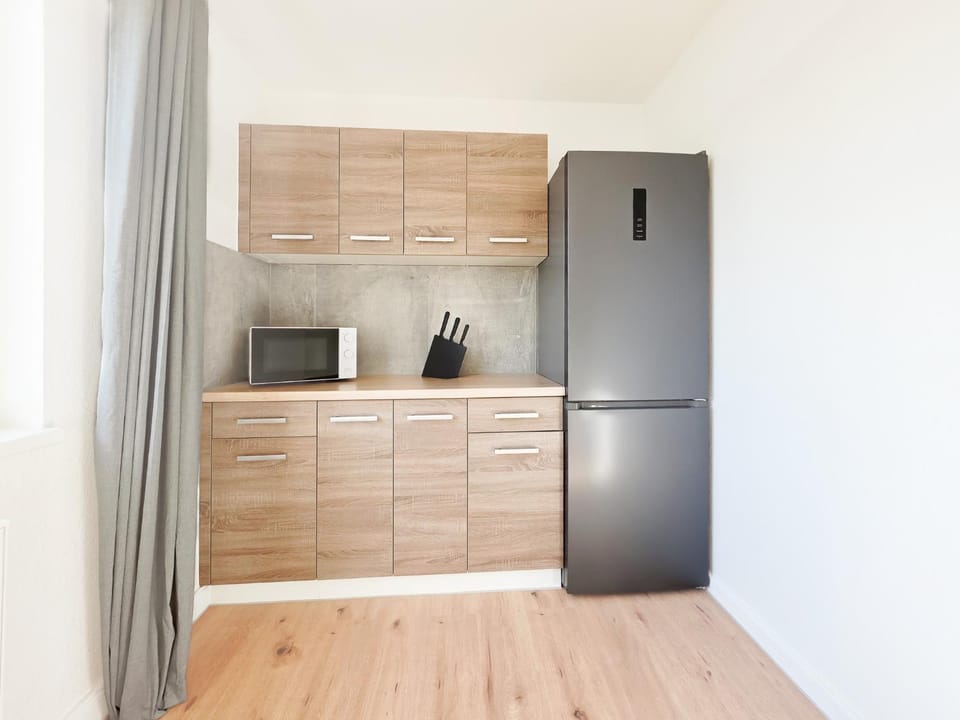 microwave, kitchen