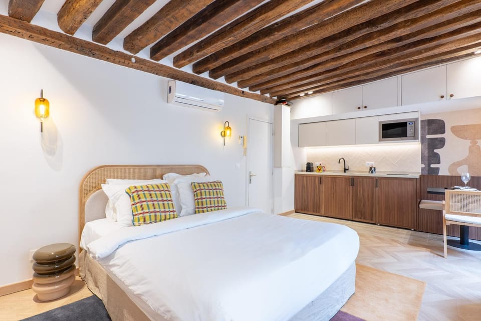 HolidaysInParis - Bourg Tibourg Apartment in Paris