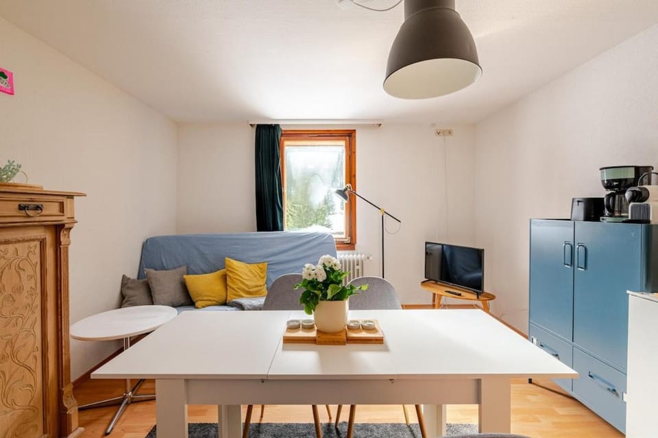 Kitchen or kitchenette, Seating area, Dining area