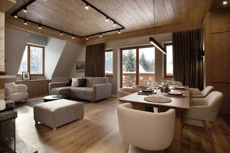 Seating area, Dining area