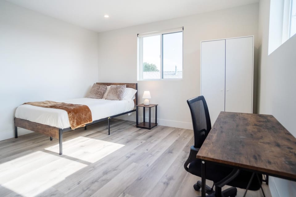 Stylish & Cozy Retreat Near USC & Downtown LA Bed and Breakfast in Los Angeles