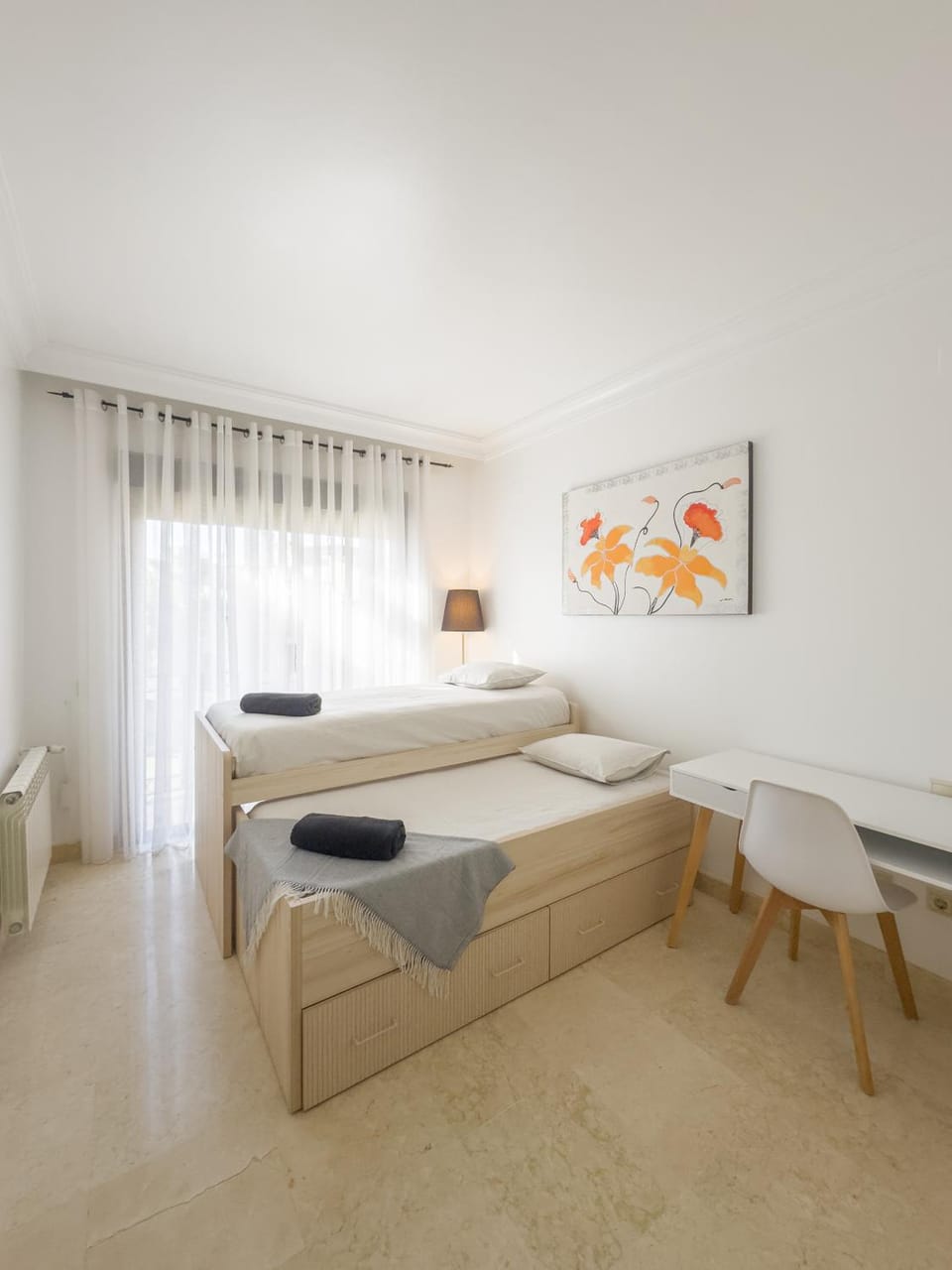 Bed, Photo of the whole room, Seating area, Bedroom, towels