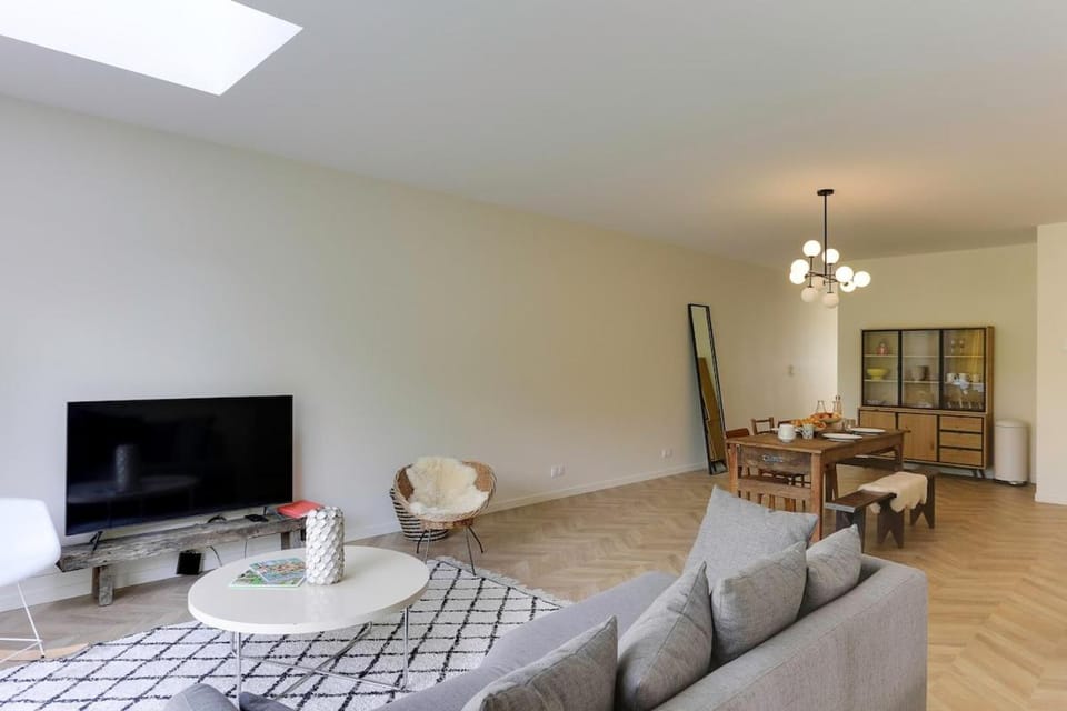 Communal lounge/ TV room, TV and multimedia, Living room