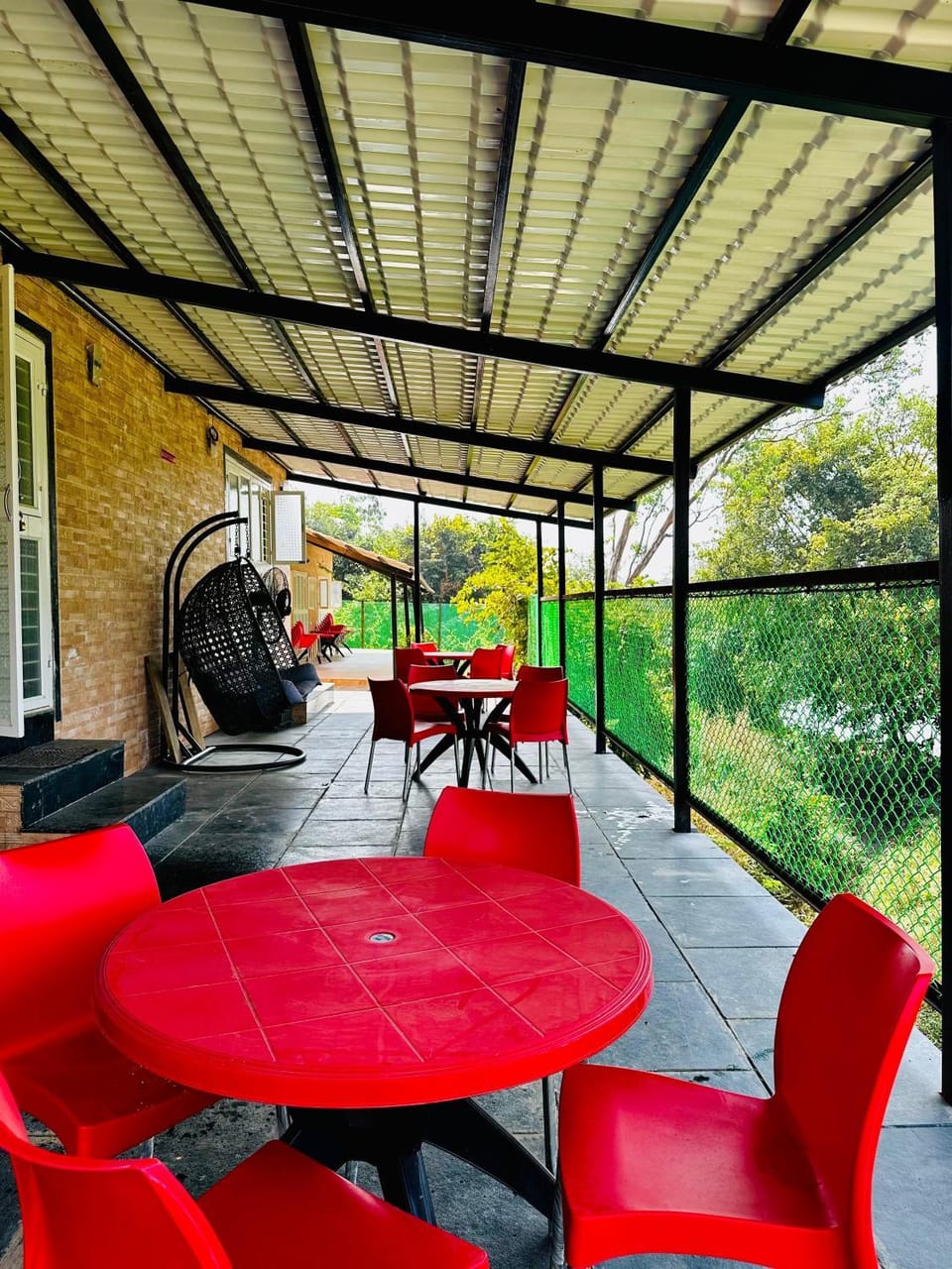View (from property/room), Balcony/Terrace, Seating area, Dining area, Garden view, River view