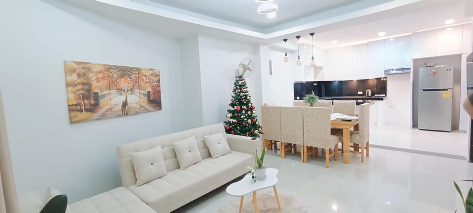 Casa Viana - Modern House Upto 300mbps Wi-fi with Netflix, FREE Parking Bed and Breakfast in Santa Rosa