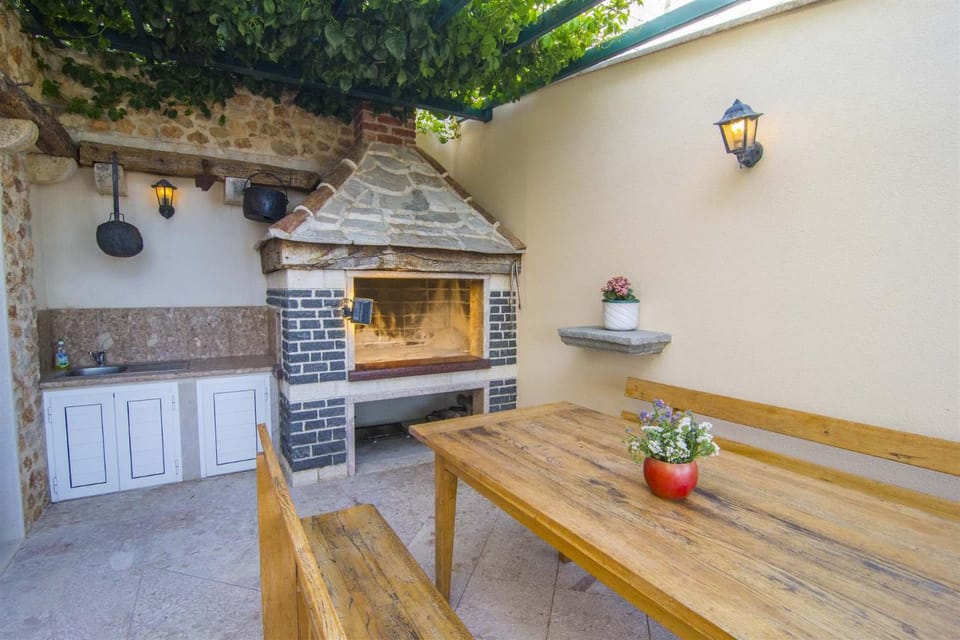 BBQ facilities, Dining area