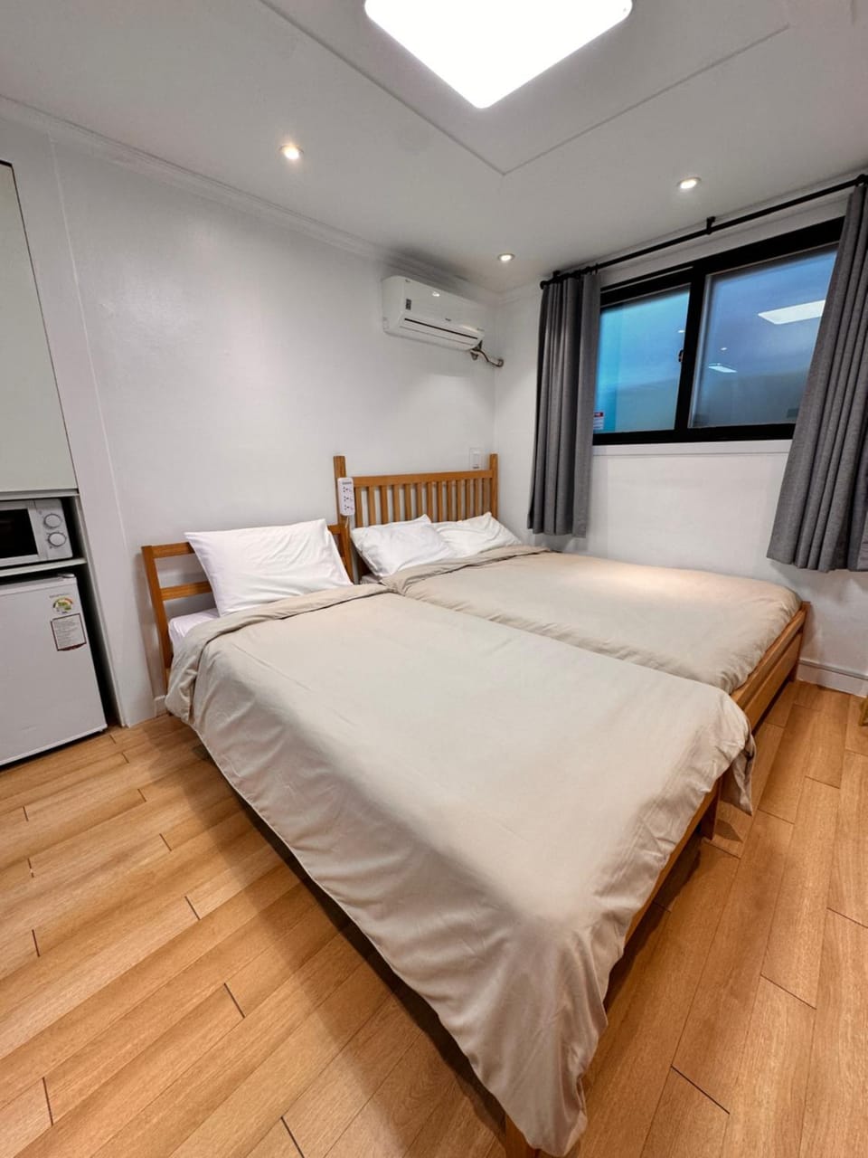 Bed, Bedroom, air conditioner