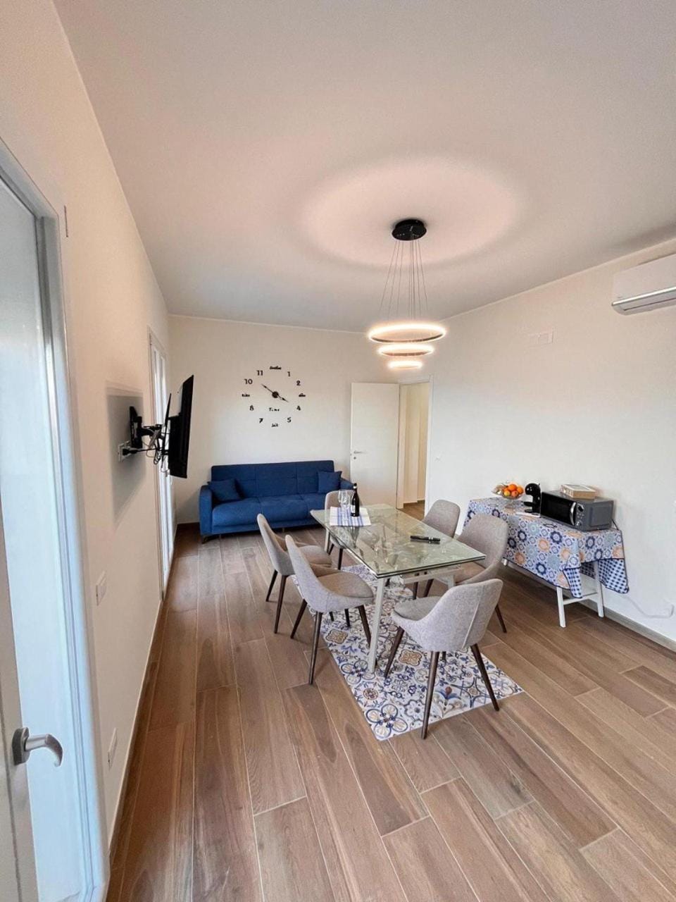 Living room, Dining area, Breakfast