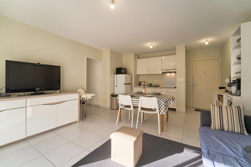 TV and multimedia, Living room, Dining area