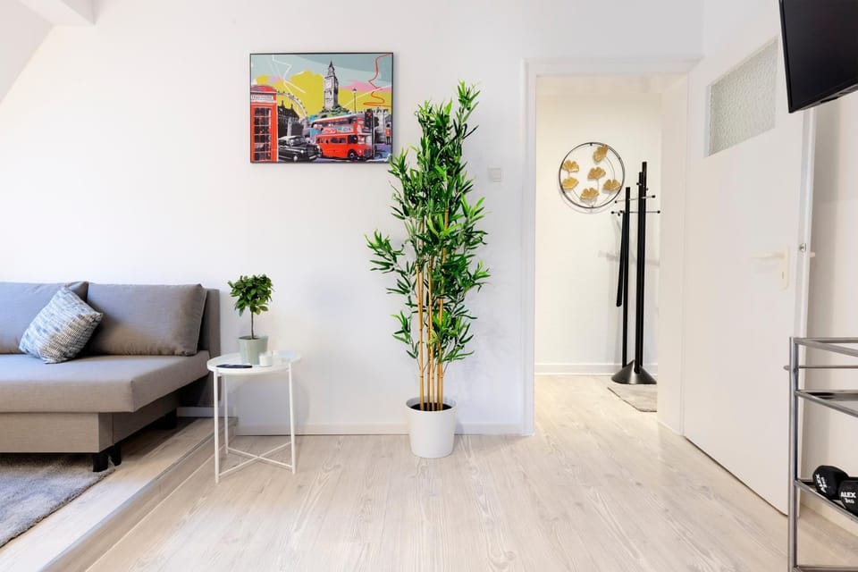 Communal lounge/ TV room, TV and multimedia, Living room, Seating area, Evening entertainment