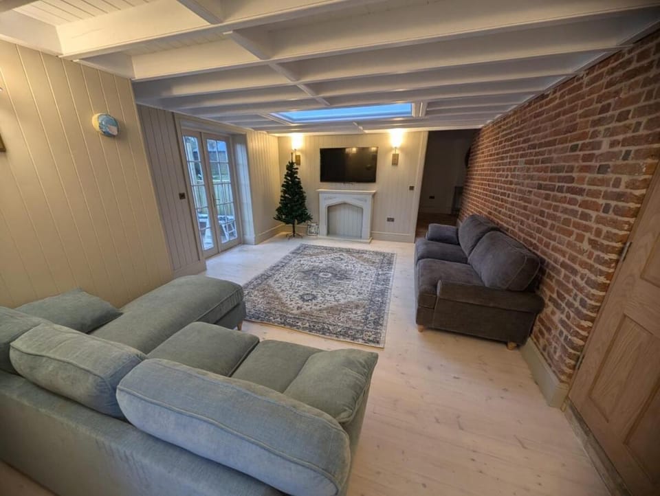 Rose Cottage, Luxury cottage, sleeps 16 House in Breckland District
