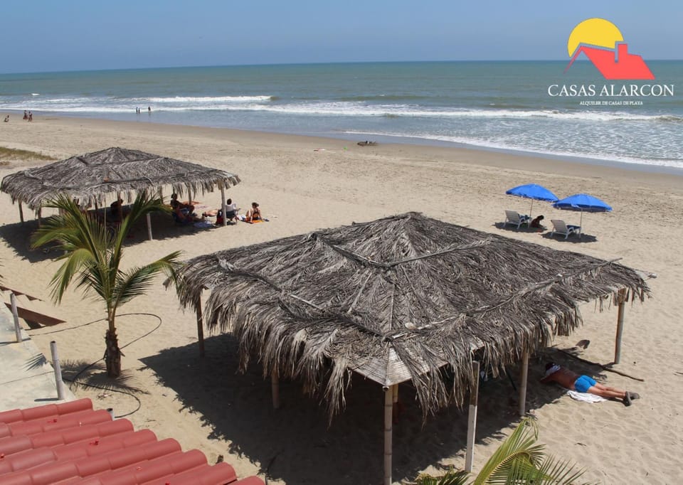 Casa de Playa Alarcon - Huacura House in Peru