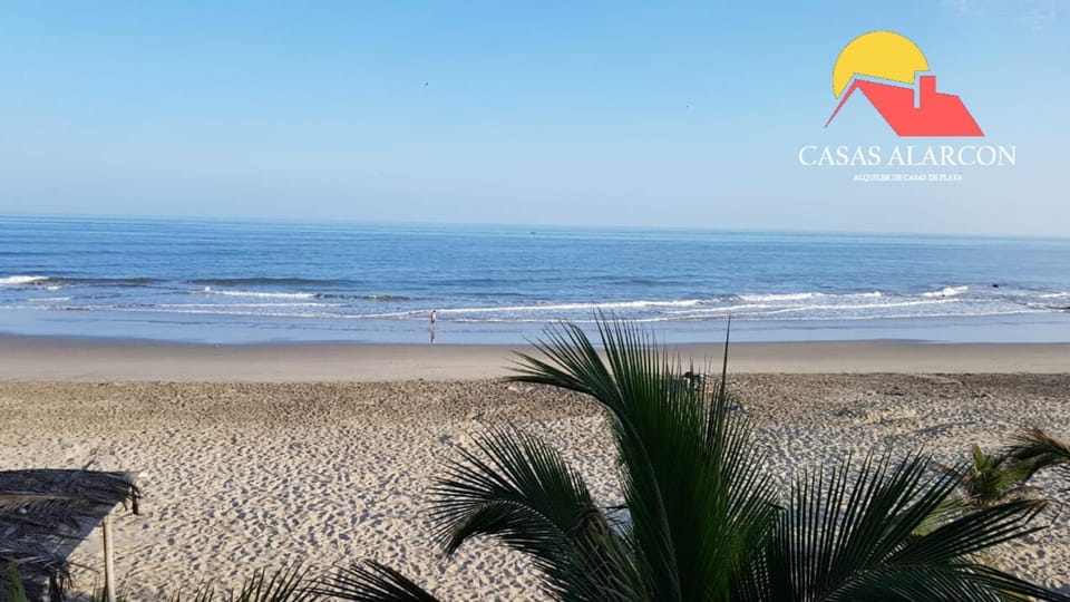 Casa de Playa Alarcon - Huacura House in Peru