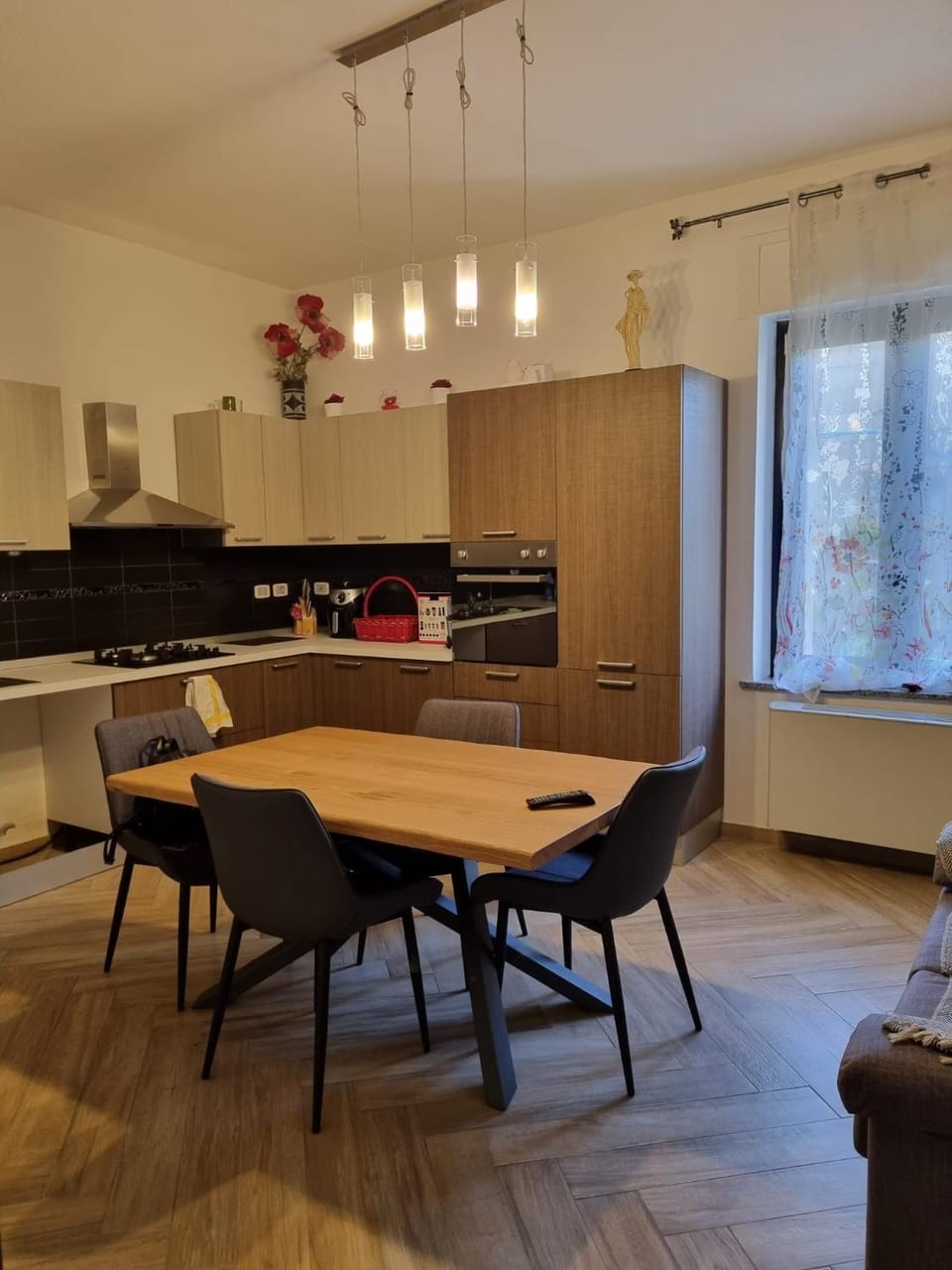 Kitchen or kitchenette, Living room, Seating area, Dining area, oven, stove