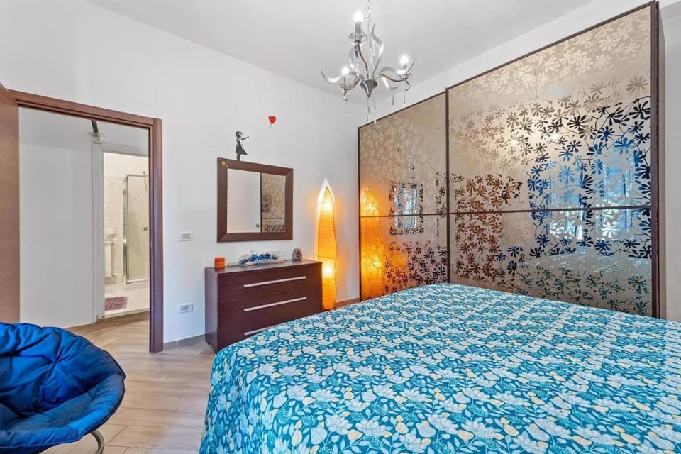 Photo of the whole room, Decorative detail, Bedroom, wardrobe