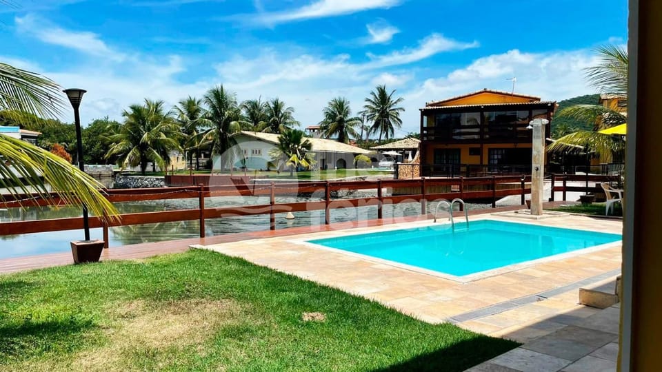 AP 2 qtos AC c/ piscina e churrasqueira em cond. Apartment in Cabo Frio