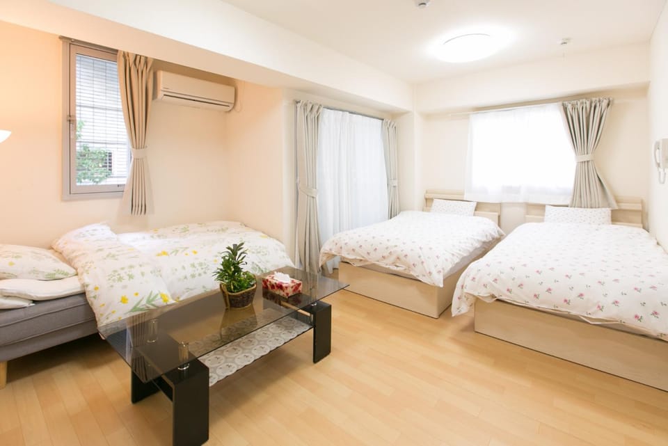 240m to Nankai Namba丨300m to Namba Metro丨Rakui B Apartment in Osaka