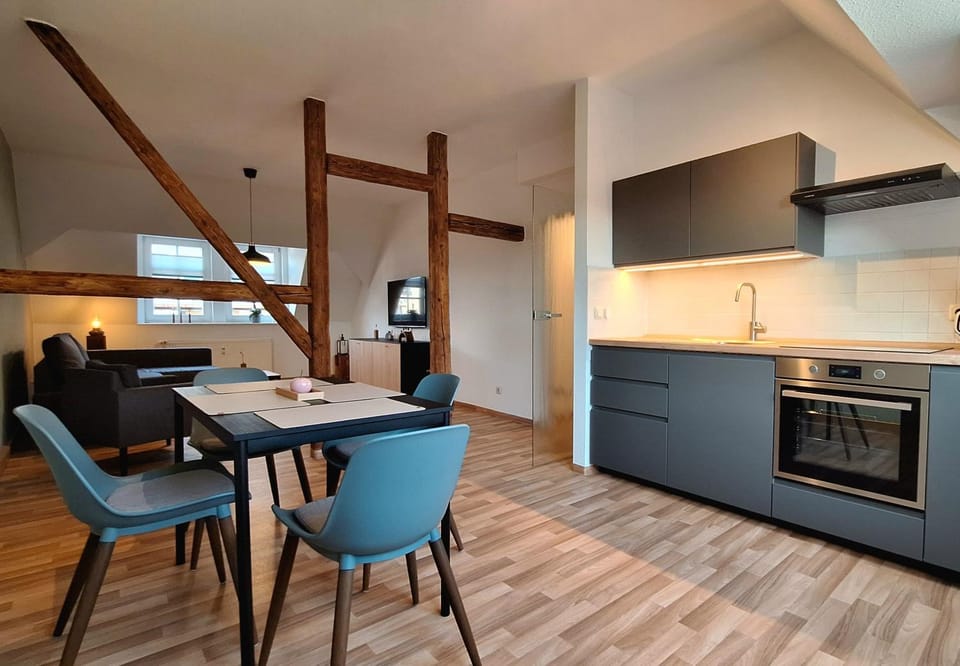 Kitchen or kitchenette, Dining area, stove