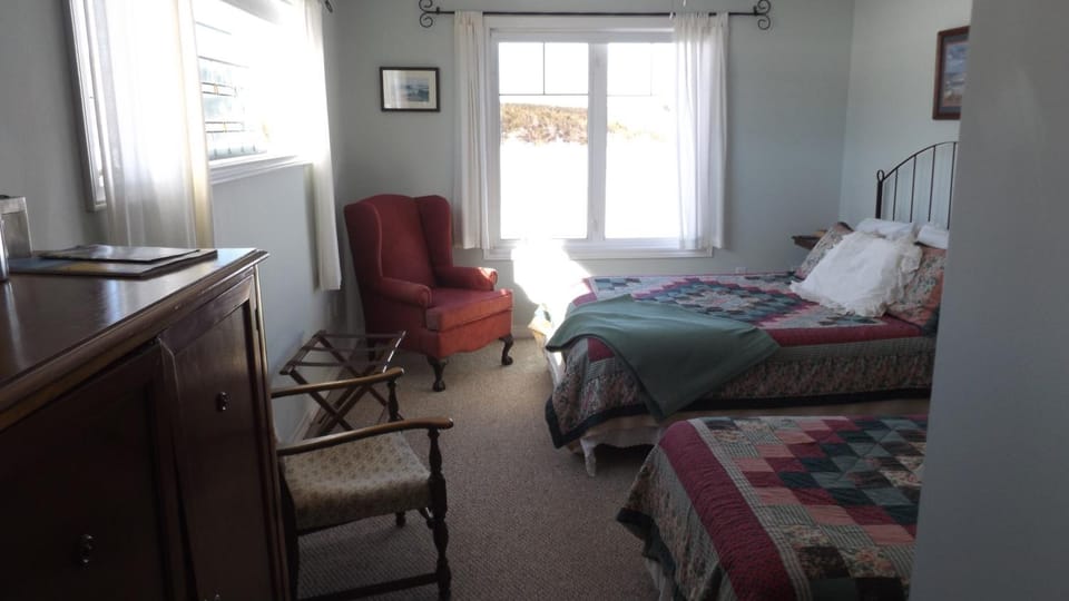 Bed, Seating area, Bedroom