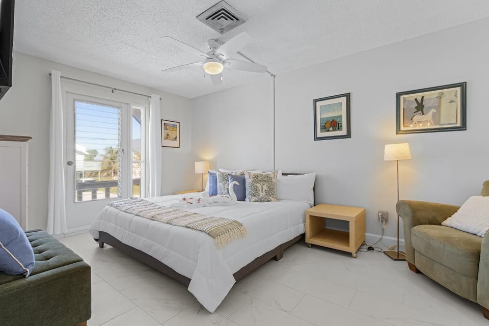 21591 Waterfront Duplex Right Unit With Pool and Spa condo Apartment in Estero Island