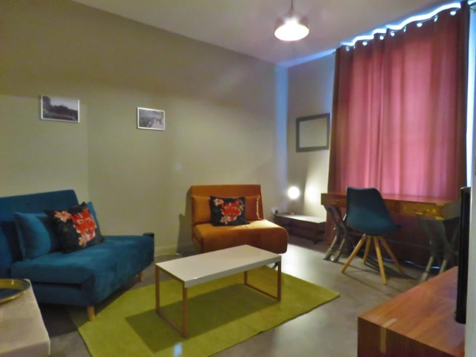 Living room, Seating area