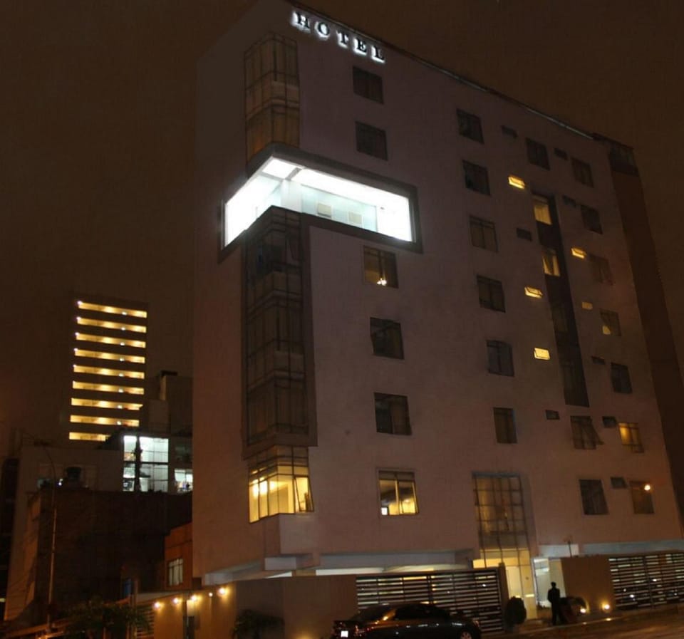 Facade/entrance