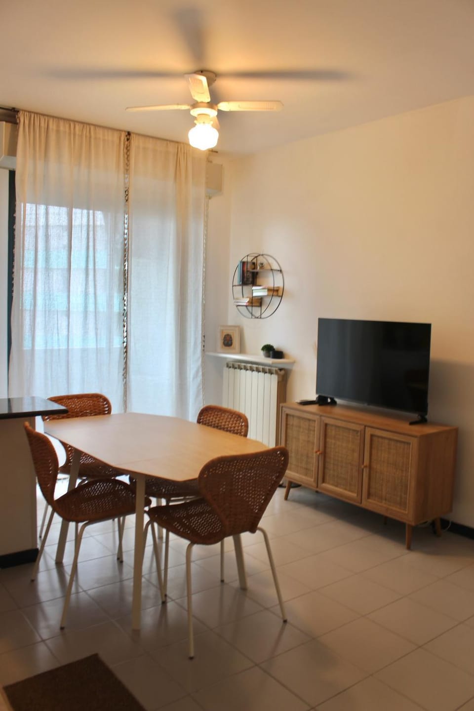 Communal lounge/ TV room, Living room, Dining area
