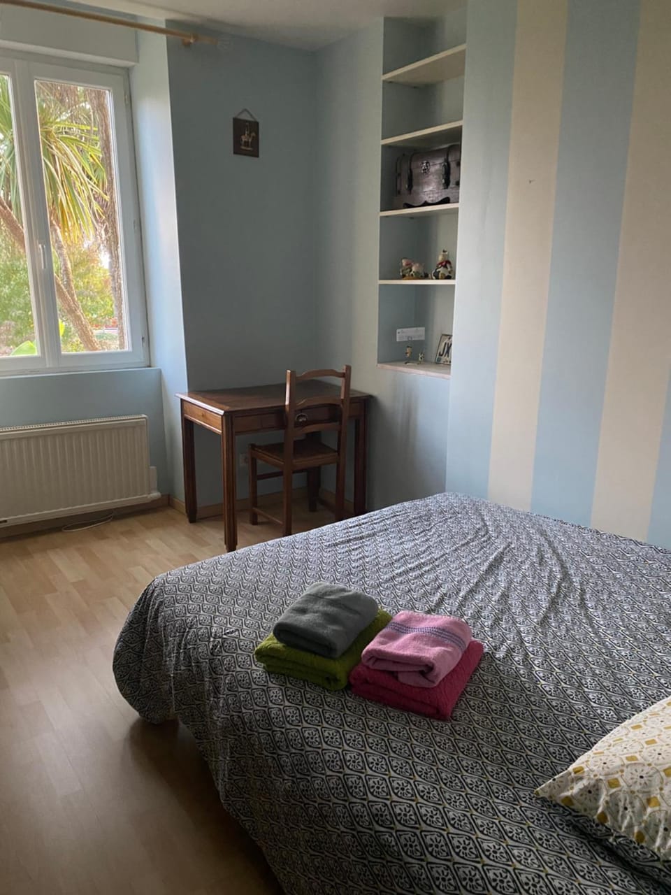 Bed, Photo of the whole room, Bedroom, towels