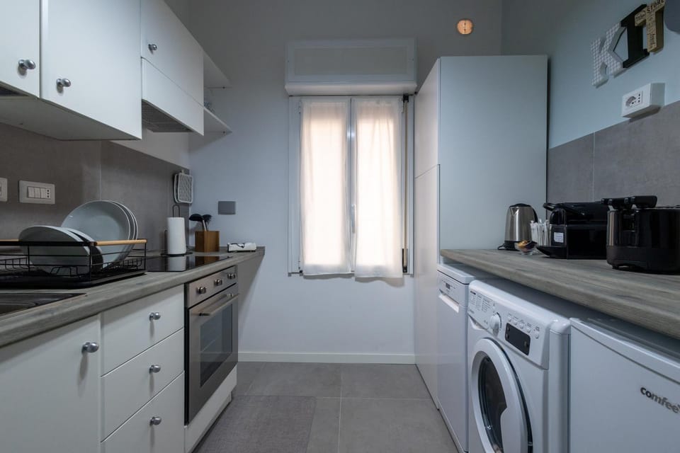 Coffee/tea facilities, Kitchen or kitchenette, dishwasher, oven, stove, toaster, washing machine, dryer