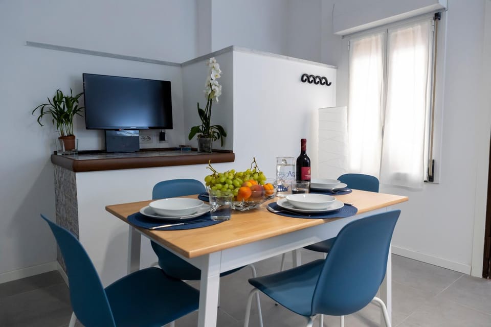 TV and multimedia, Living room, Dining area